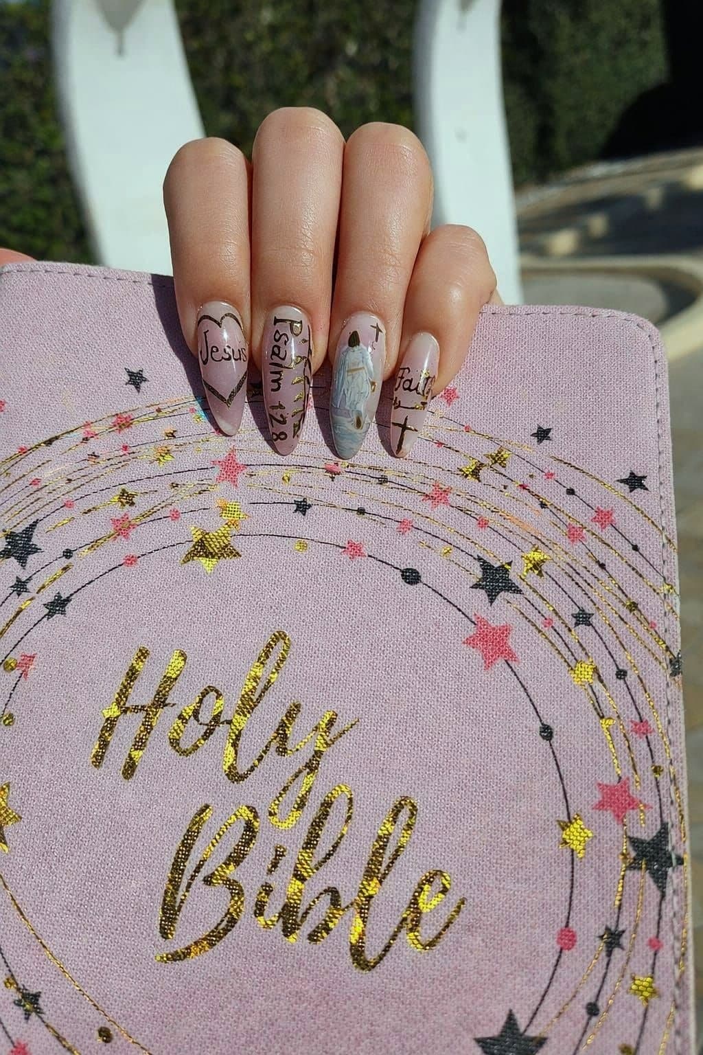 Trabajo de uñas de Frada Beauty Center