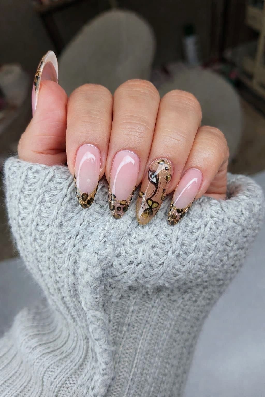 Trabajo de uñas de Frada Beauty Center