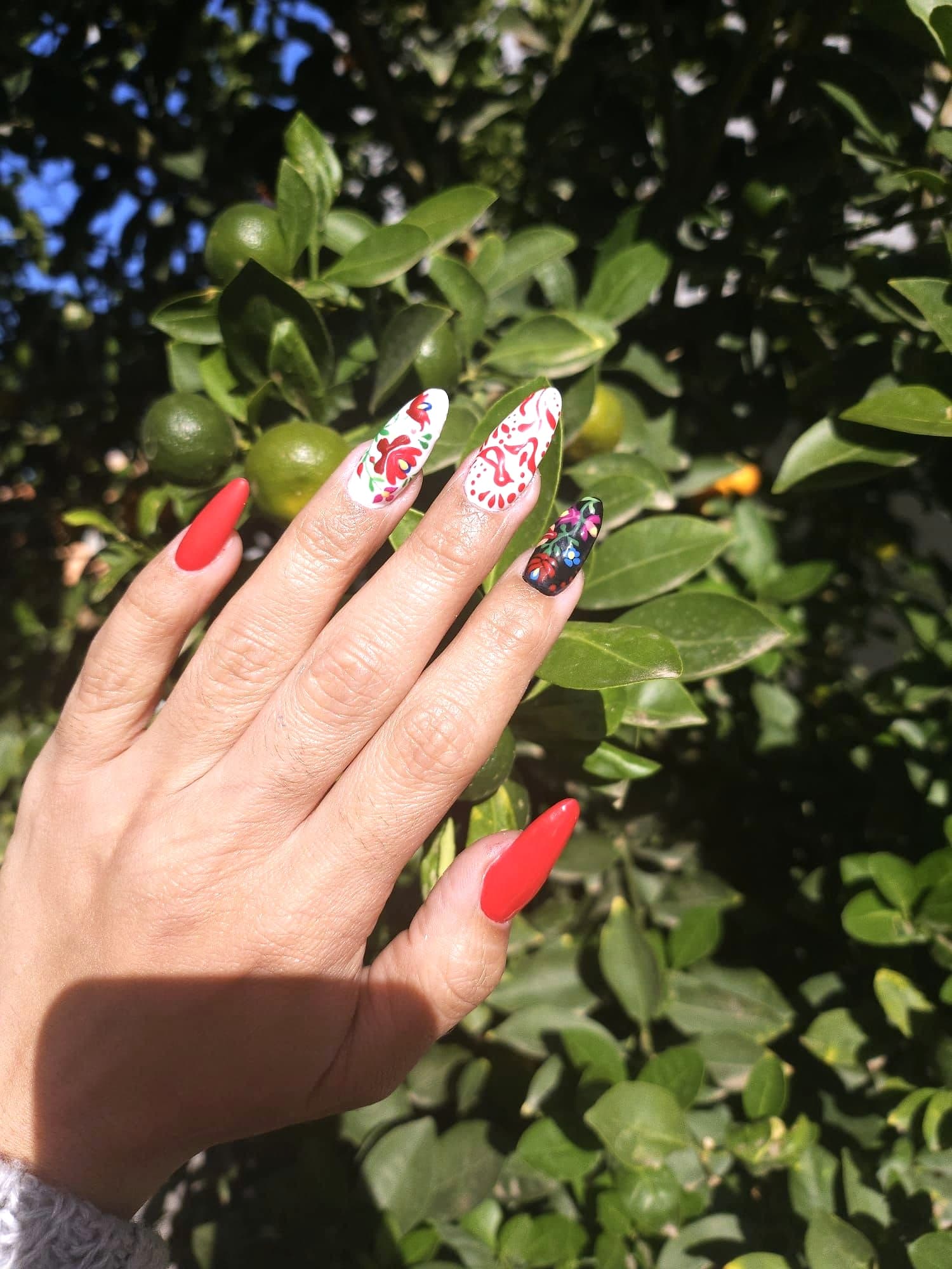 Trabajo de uñas de Frada Beauty Center