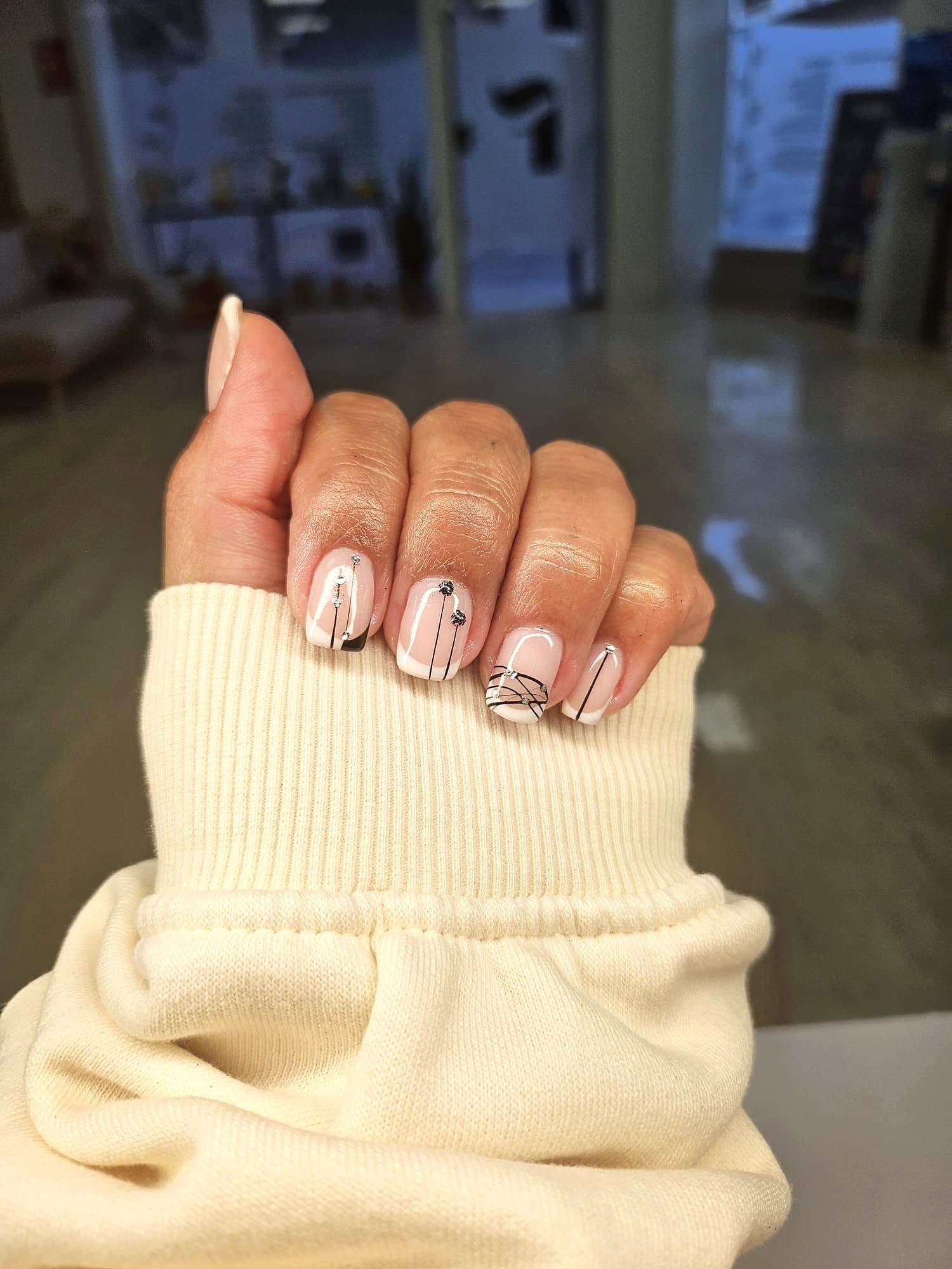 Trabajo de uñas de Frada Beauty Center